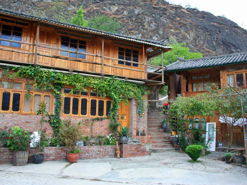 Eenvoudige lodge tijdens een trekking in de Tiger Leaping Gorge