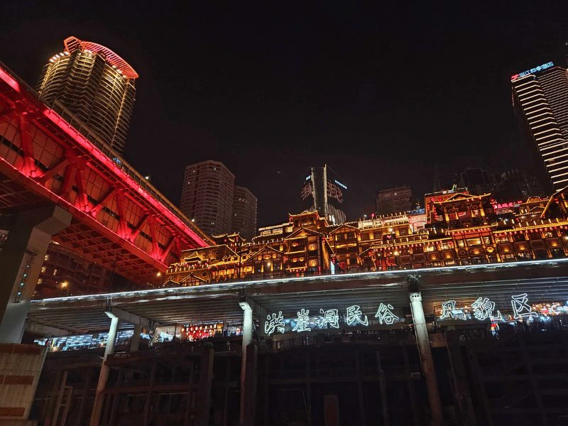 Nachtcruise over de Yangtze-rivier in Chongqing, China