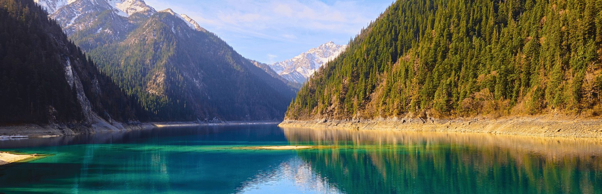 Blauwe meren in Jiuzhaigou