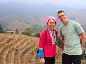 Reizigers met lokale gids in Yangshuo
