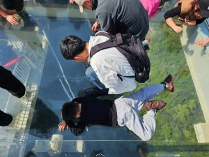Glazen brug over de Grand Canyon bij Zhangjiajie