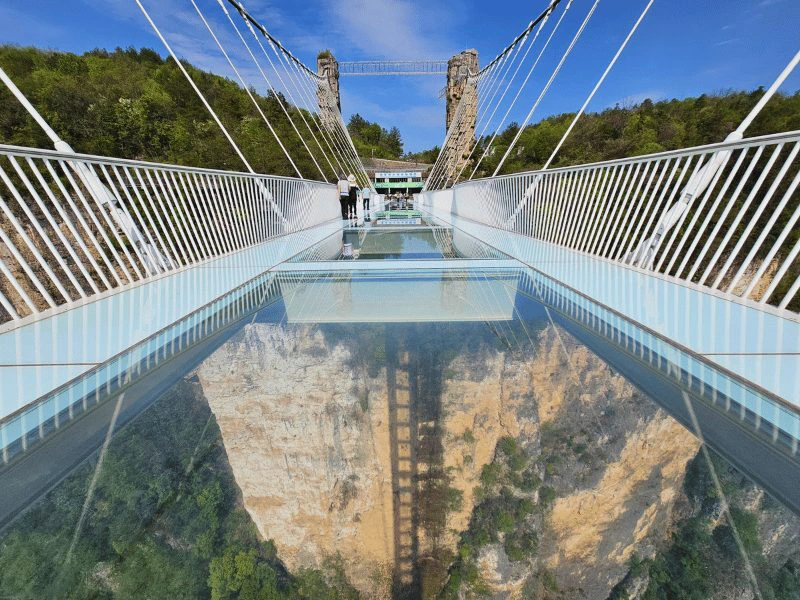 Glazen brug over de Grand Canyon bij Zhangjiajie
