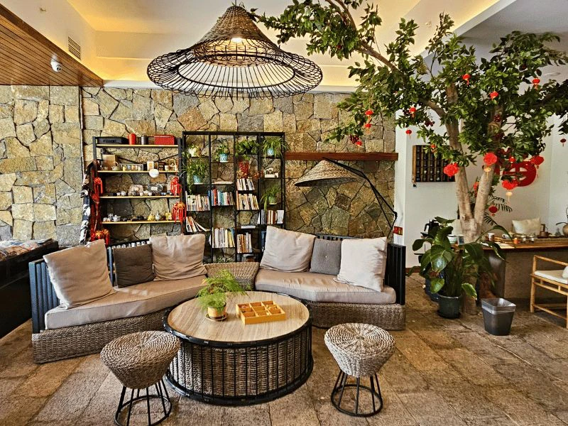 china-yangshuo-family-hotel-reception