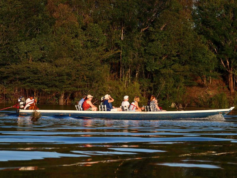 Kanovaren in de Amazone in Brazilie