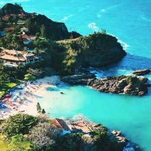 Strand baai bij Buzios Brazilie