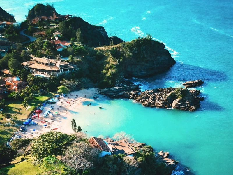 Strand baai bij Buzios Brazilie