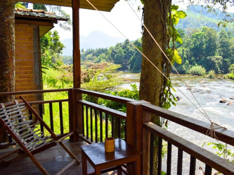 Sri Lanka raft hotel