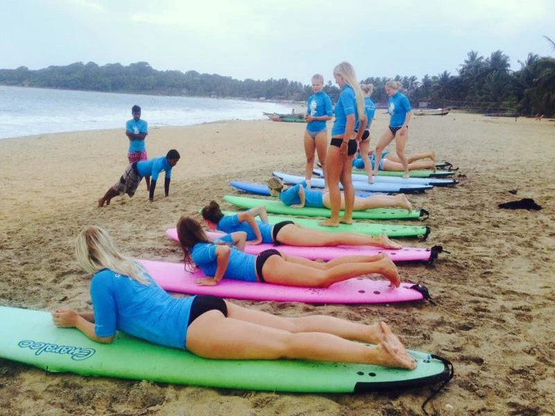 Surfles kinderen Sri Lanka