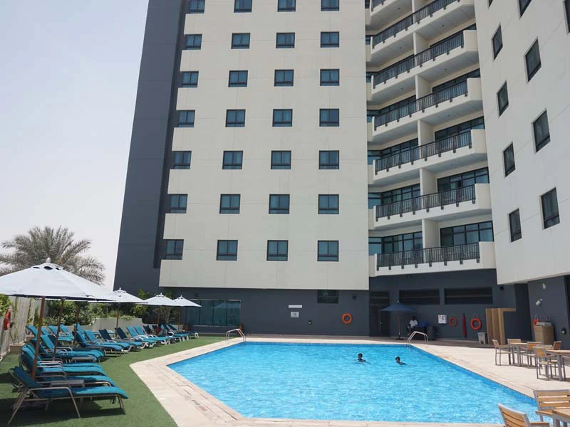 Dubai met kinderen - hotel zwembad