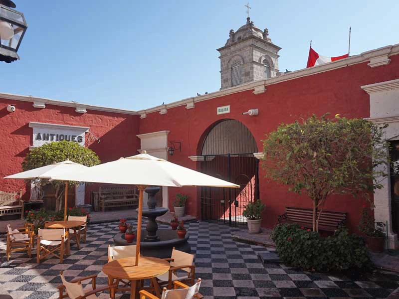 Arequipa Peru Kids - koloniaal hotel binnenplaats