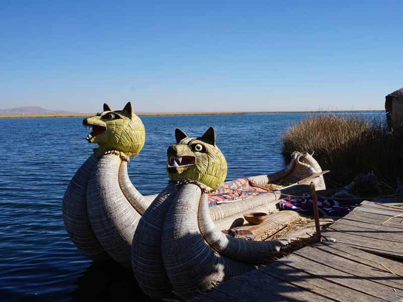 Peru kids - Titicacameer rietboot