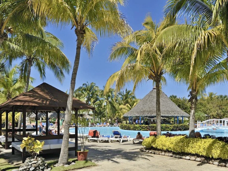 rondreis Cuba twee weken - zwembad Hotel Varadero, Cuba met kinderen