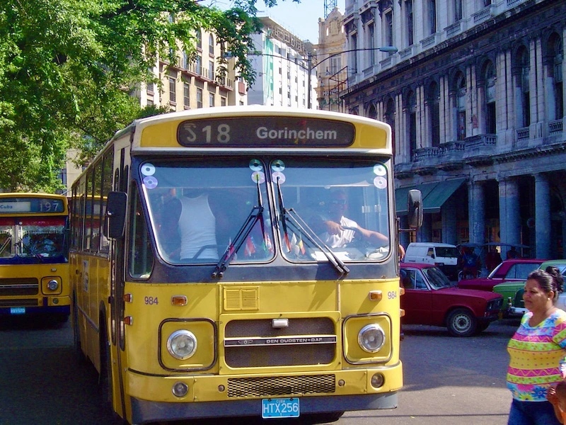 Nederlandse bus in Cuba