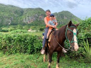 Cuba Vinales paardrijden met kinderen