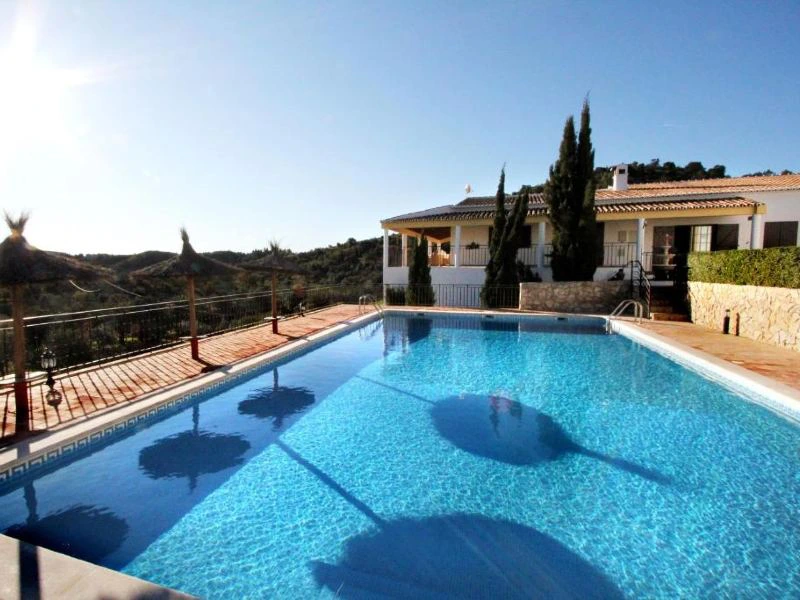 oost-algarve-riksja-family-portugal-quinta-zwembad