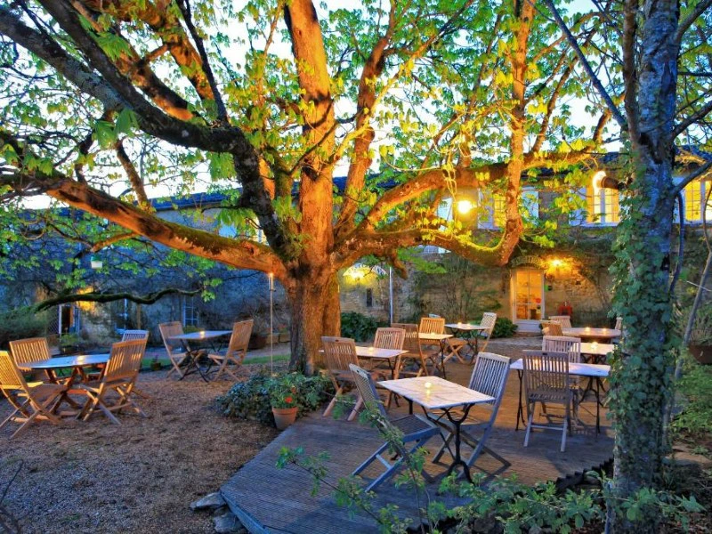 historisch hotel dordogne tuin