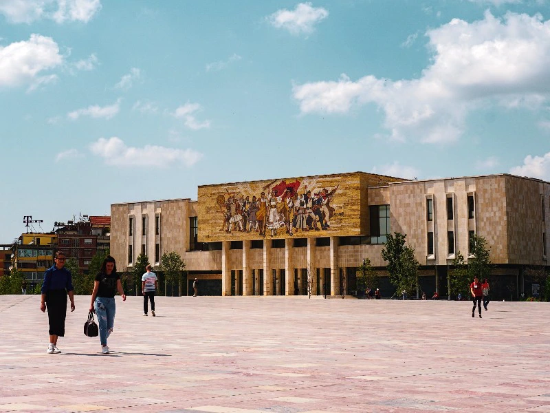 tirana-praktische-informatie-albanie
