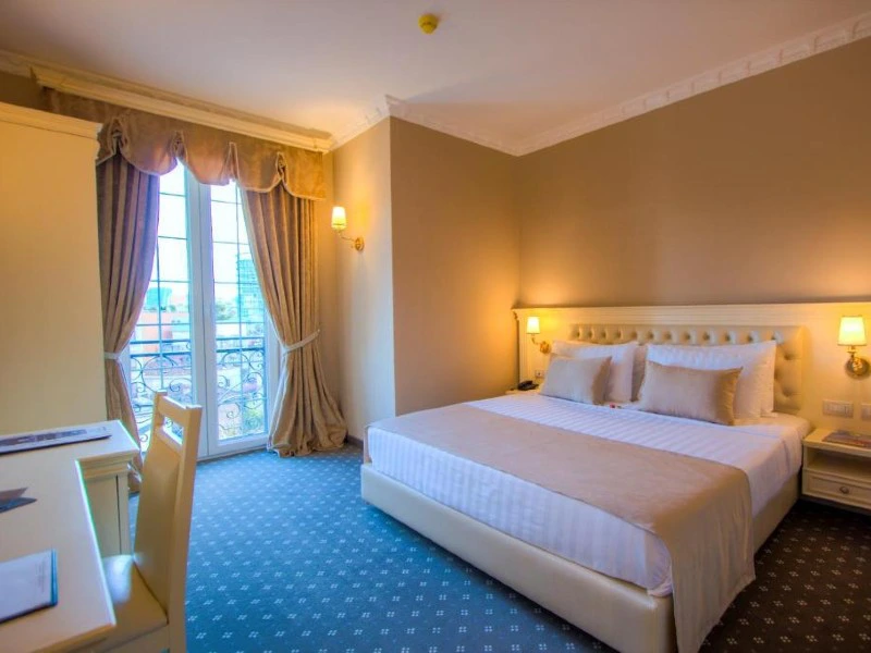 hotel tirana albanie