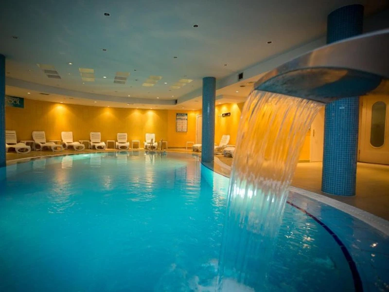 shkoder upgrade hotel met zwembad