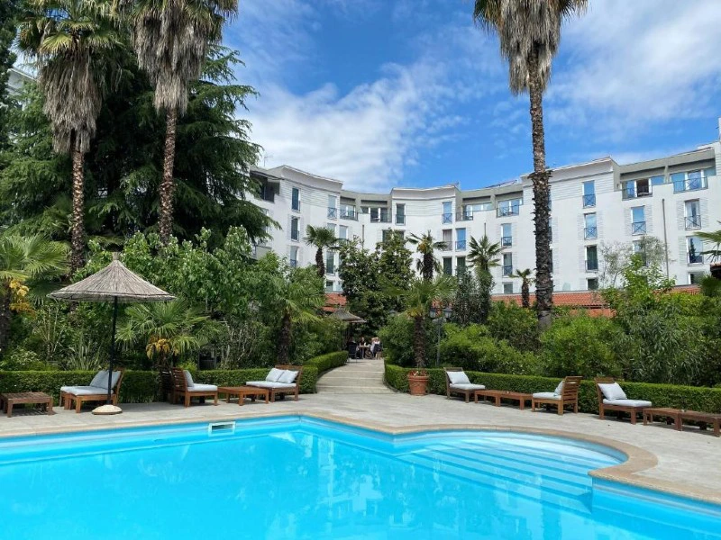 tirana upgrade hotel met zwembad