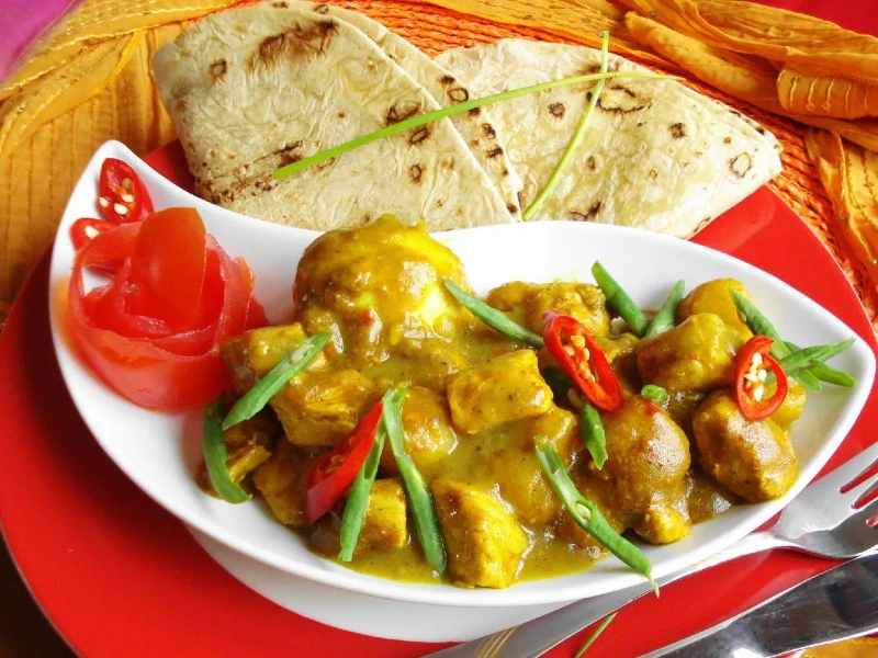 Roti eten tijdens je Suriname rondreis