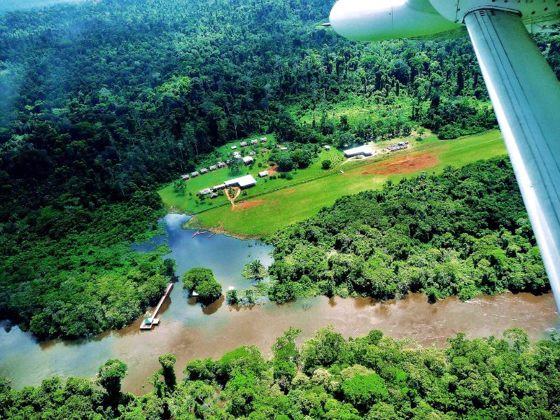 Uitzicht over Kabalebo vanuit het vliegtuig