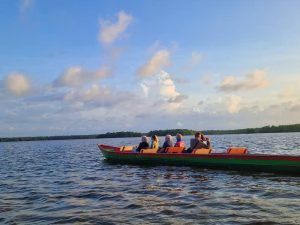 Bootexcursie over het meer van Bigi Pan