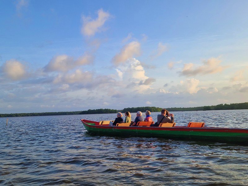 Bootexcursie over het meer van Bigi Pan