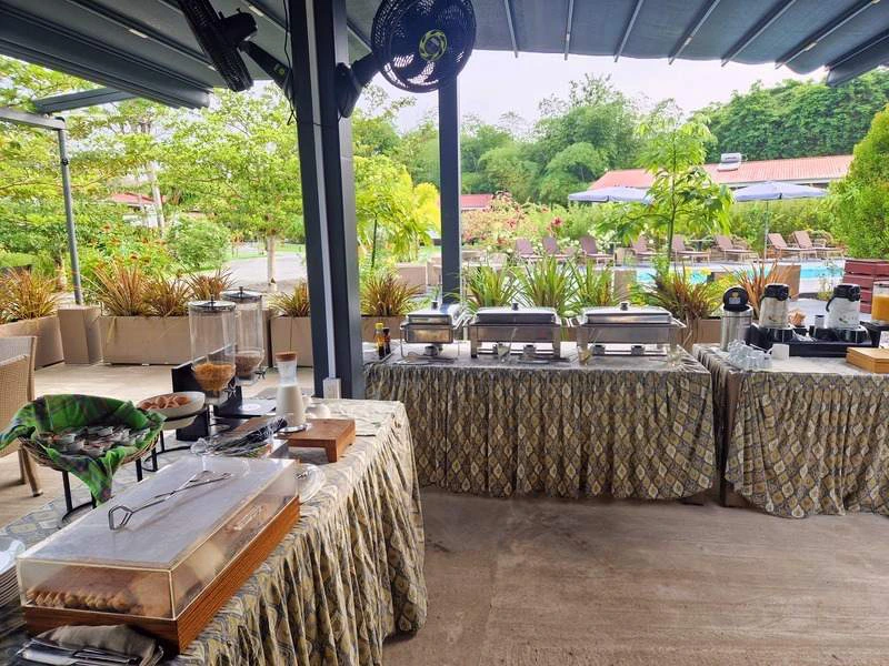 Het ontbijtbuffet bij de accommodatie van Peperpot