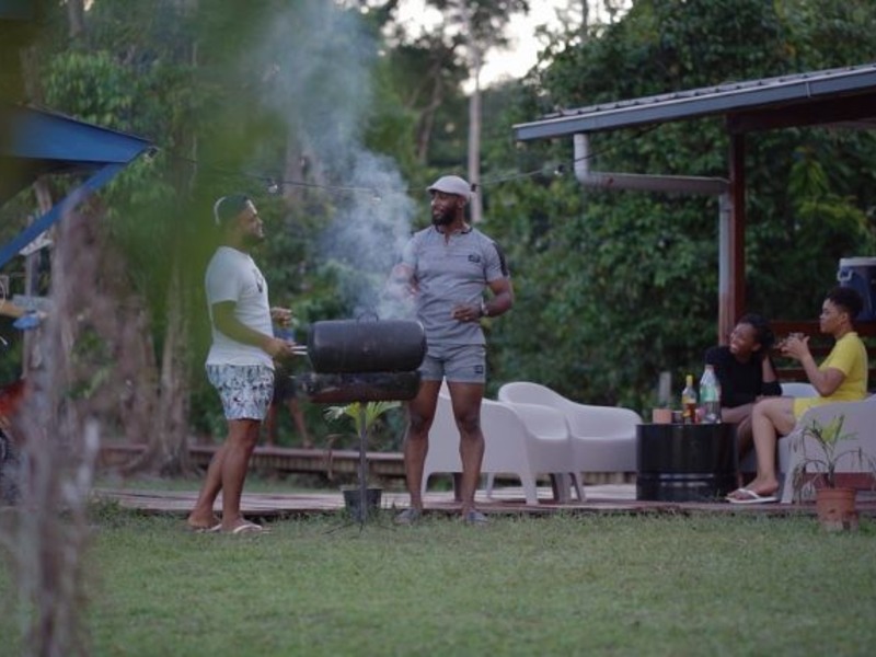 Barbecueën bij de glamping