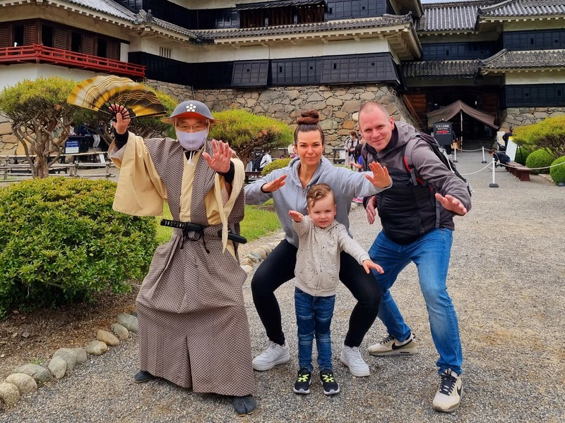 japan familie local tempel