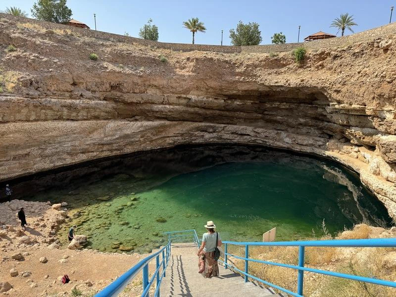 Reiziger bij Bimmah Sinkhole