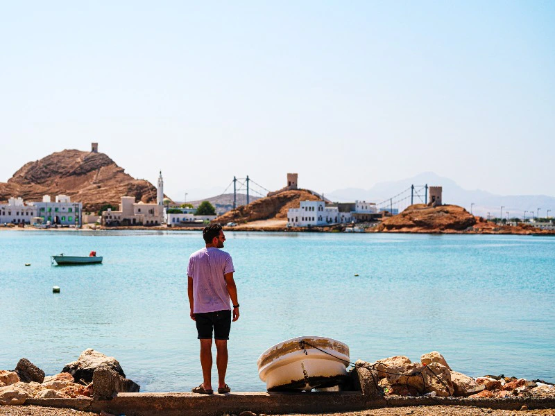 Uitzicht en reiziger Sur haven