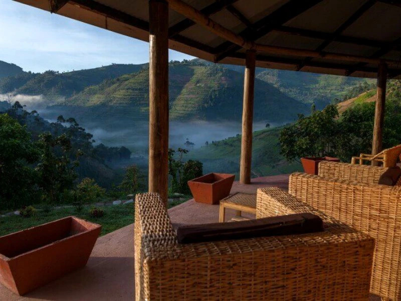 Uganda Bwindi Lodge uitzicht terras
