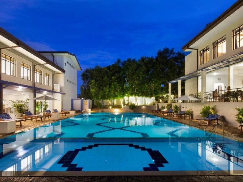 Arugambay hotel