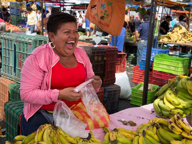 Marktverkoper in San José, Costa Rica